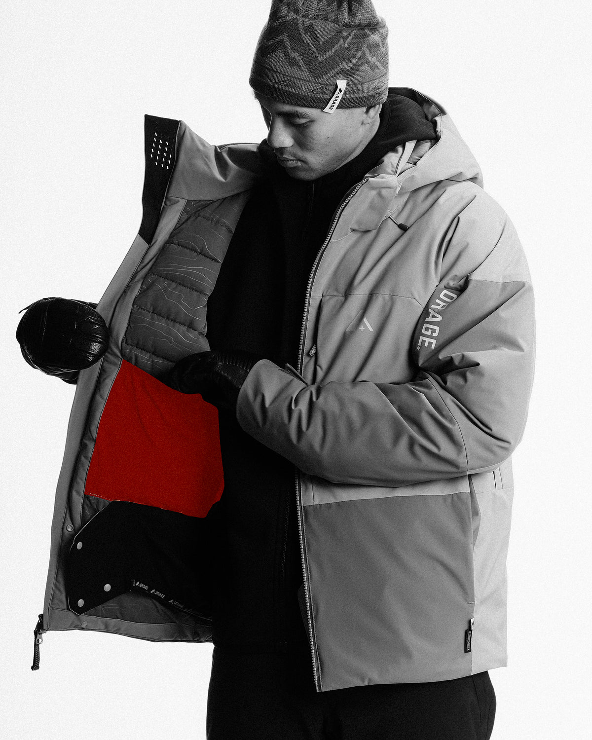 Internal mesh goggle pocket