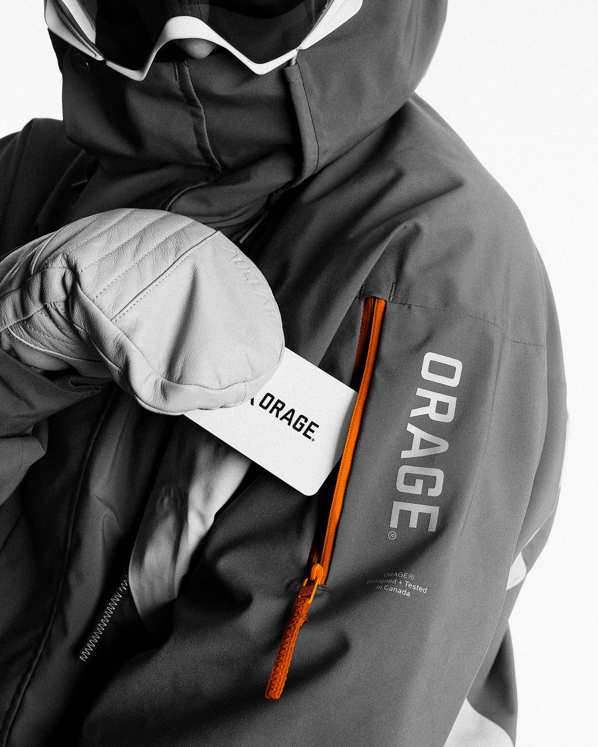 Easy-access zipped sleeve pass pocket